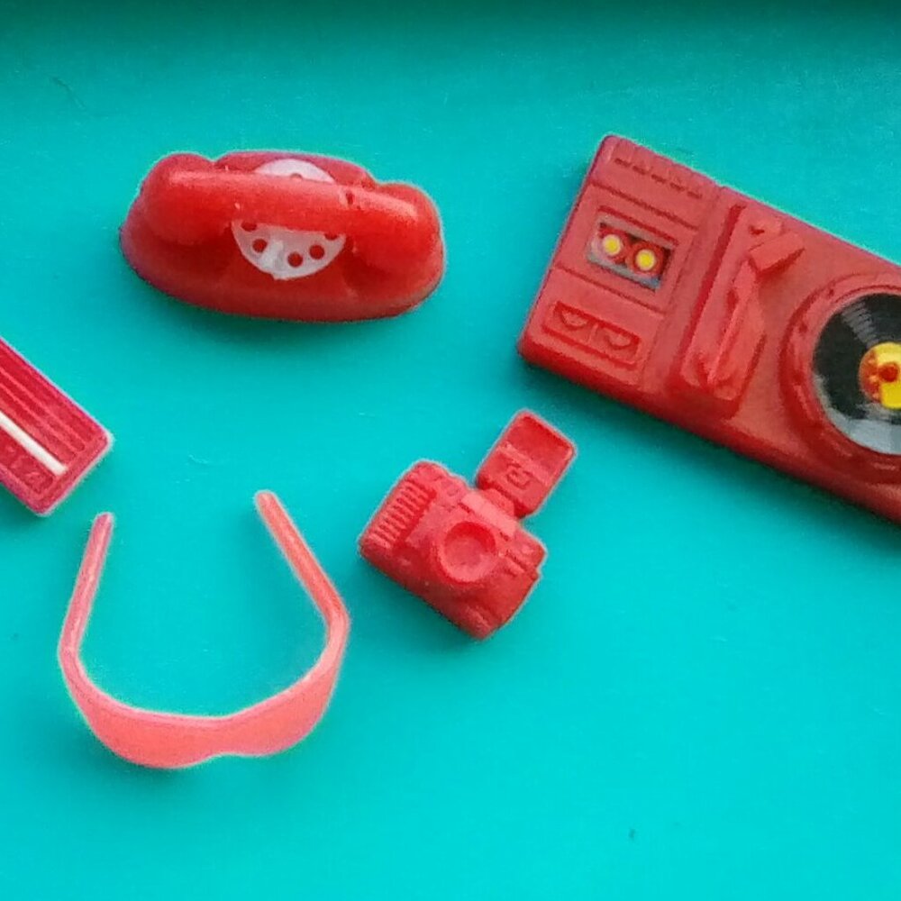 Barbie doll house red accessories 80s